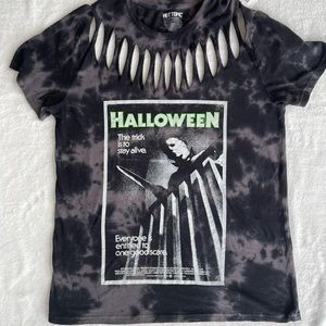 Halloween distressed glow in the dark tee size large